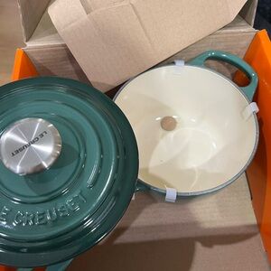 Le Creuset Green Cast Iron Dutch Oven New in box Artichaut green